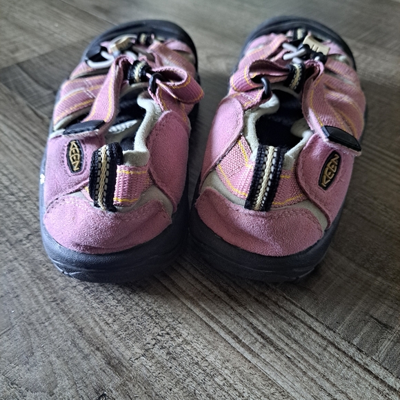 Keen sandals pink youth size 4 - Picture 2 of 4